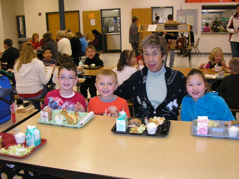 HowellsDodge Consolidated Readers Volunteer in Elementary