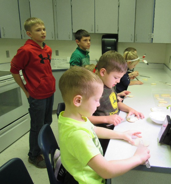 HowellsDodge Consolidated HowellsDodge 7th Graders Bake Cookies with the Preschoolers